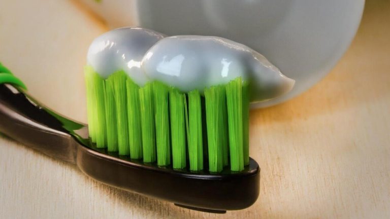 Fluoro nei dentifrici: benefici e potenziali effetti collaterali 17