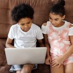 Genitori adolescenti: quando i figli pagano il prezzo di un'infanzia negata 8 Genitori adolescenti: quando i figli pagano il prezzo di un'infanzia negata 7