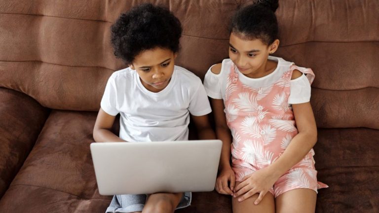 Genitori adolescenti: quando i figli pagano il prezzo di un'infanzia negata 17